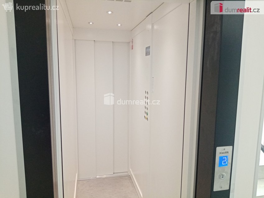 Pronájem bytu 2+kk 36 m^2 Zelená, Děčín 