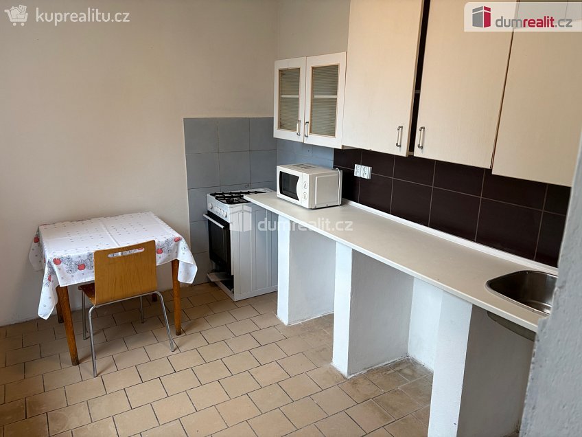 Pronájem bytu - pokoj 10 m^2 Husova, Podivín 