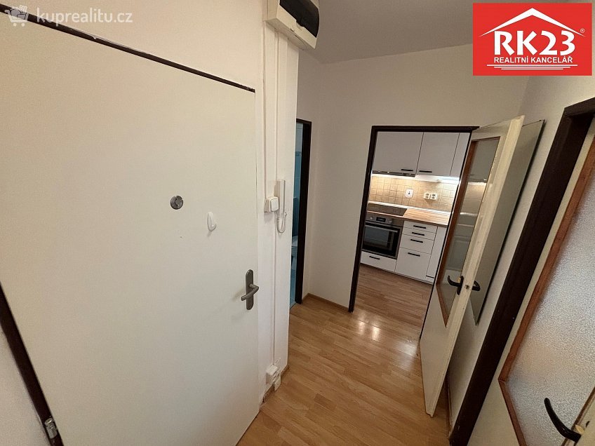 Pronájem bytu 1+kk 39 m^2 Štětínská 380, Praha 