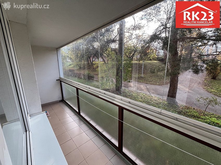 Pronájem bytu 1+kk 39 m^2 Štětínská 380, Praha 