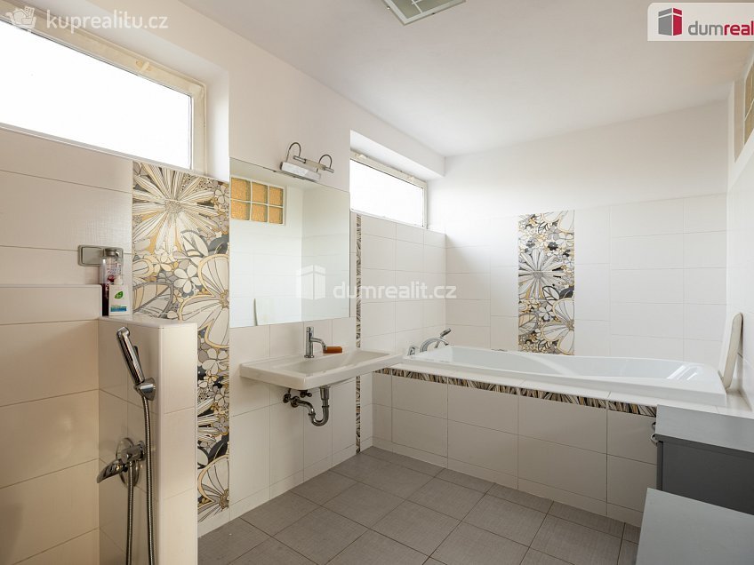 Prodej  rodinného domu 190 m^2 Spojovací, Kralupy nad Vltavou 