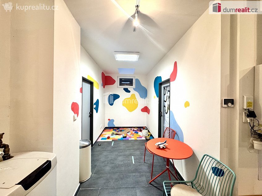 Pronájem  obchodních prostor 397 m^2 Bělehradská, Praha 2 