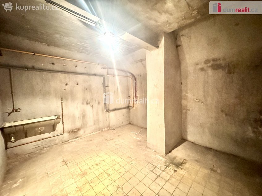 Pronájem  obchodních prostor 397 m^2 Bělehradská, Praha 2 