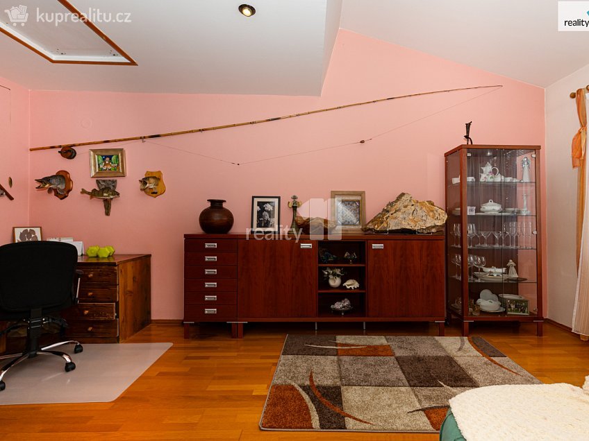 Prodej bytu 3+kk 151 m^2 Kamýcká, Praha-Suchdol 