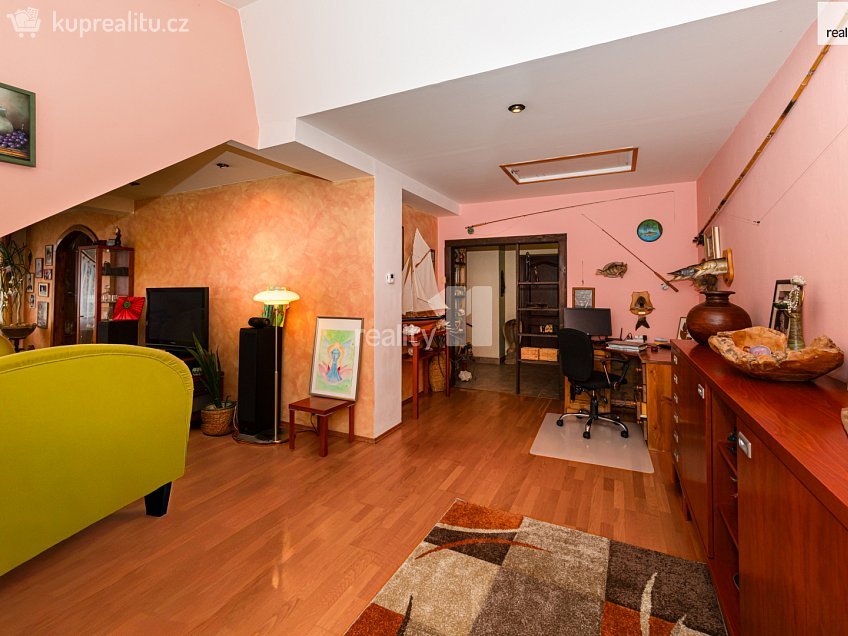 Prodej bytu 3+kk 151 m^2 Kamýcká, Praha-Suchdol 