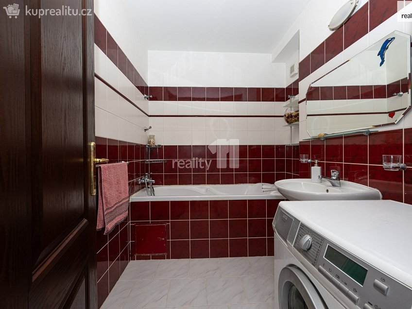 Prodej bytu 3+kk 151 m^2 Kamýcká, Praha-Suchdol 