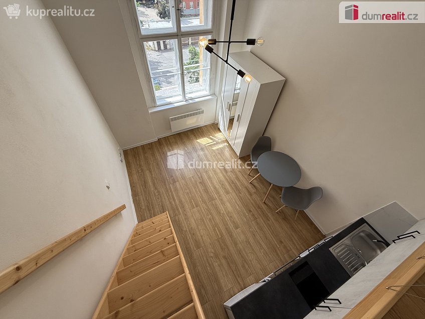 Pronájem bytu 1+kk 35 m^2 Na Valentince, Praha 5 