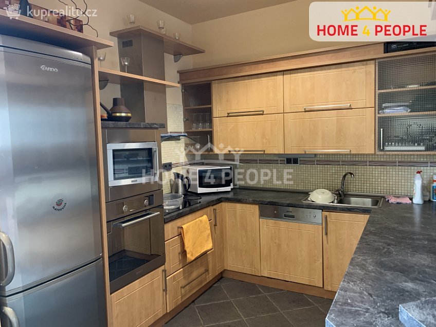 Pronájem  kanceláře 27 m^2 Erbenova, Benešov 