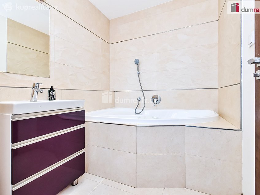 Prodej  rodinného domu 104 m^2 Hájecká, Chýně 