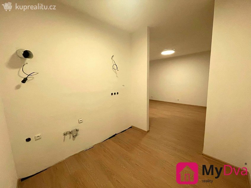 Pronájem bytu 1+kk 35 m^2 Na Rejdišti, Znojmo 