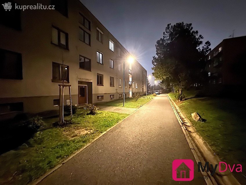 Pronájem bytu 1+kk 30 m^2 V Zahradách, Dobšice 