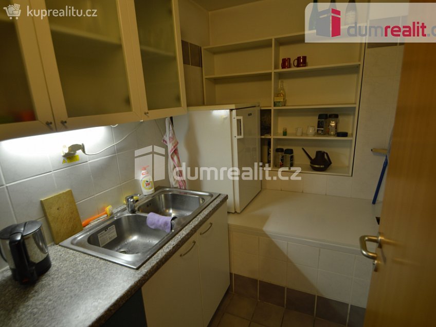 Pronájem  kanceláře 94 m^2 Záhřebská, Praha 2 