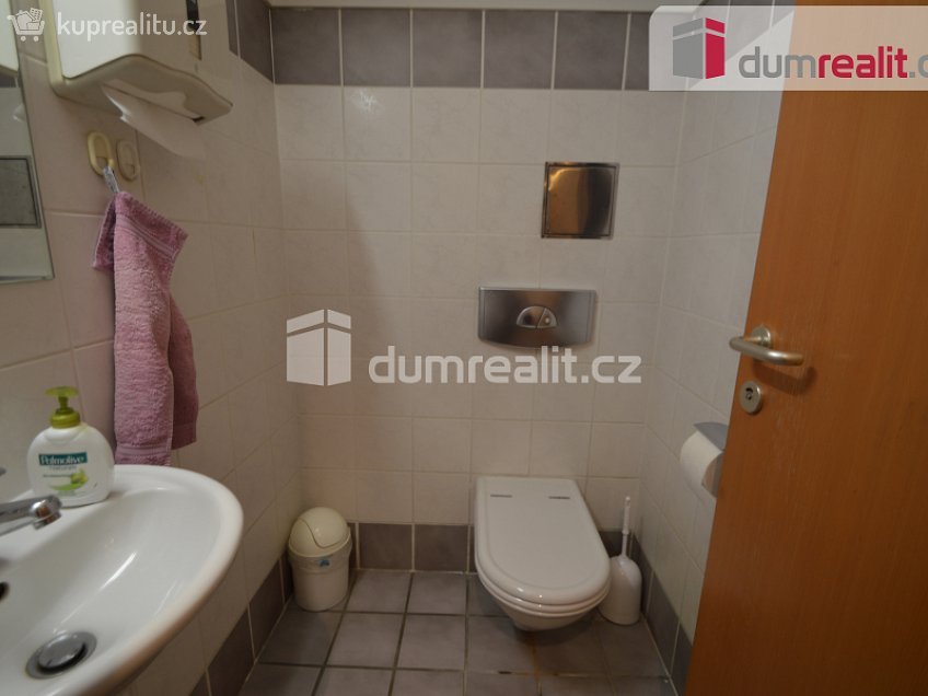 Pronájem  kanceláře 94 m^2 Záhřebská, Praha 2 