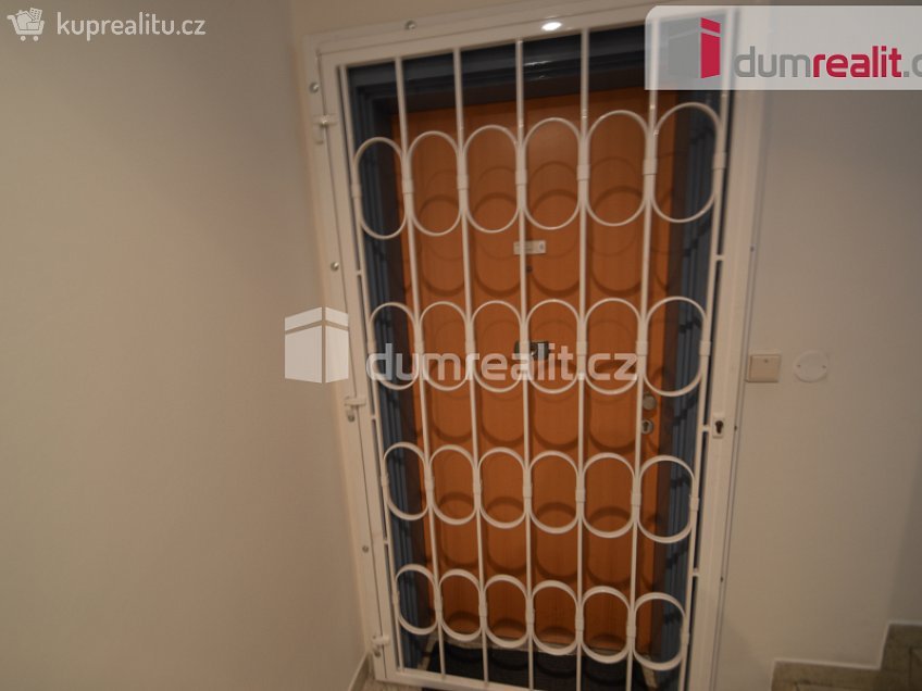 Pronájem  kanceláře 94 m^2 Záhřebská, Praha 2 