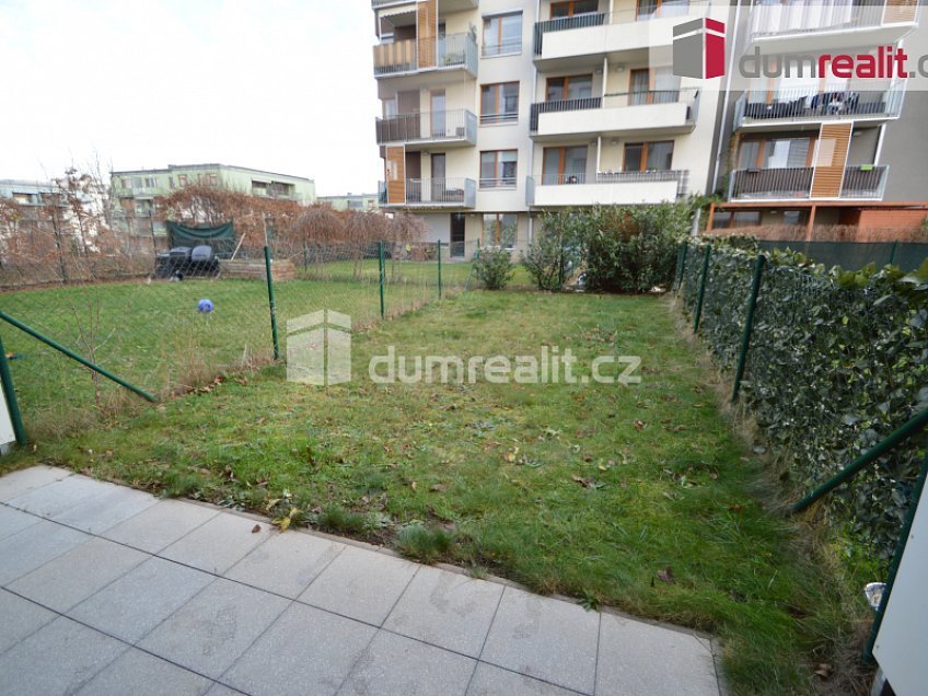 Pronájem bytu 1+kk 35 m^2 Modrého, Praha 9 