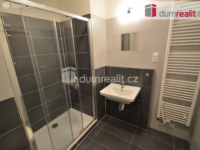 Pronájem bytu 1+kk 35 m^2 Modrého, Praha 9 