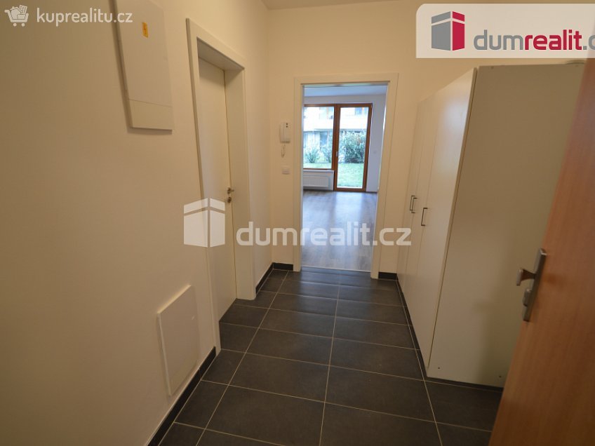 Pronájem bytu 1+kk 35 m^2 Modrého, Praha 9 