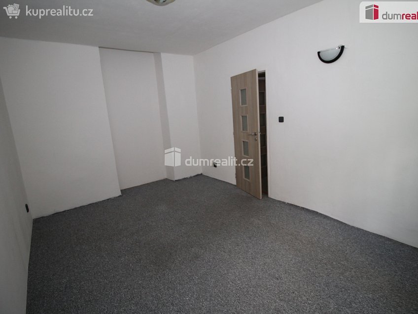 Pronájem bytu 2+1 67 m^2 Hlavní třída, Mariánské Lázně 