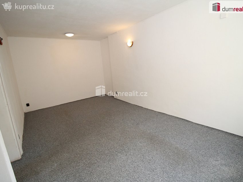 Pronájem  kanceláře 67 m^2 Hlavní třída, Mariánské Lázně 