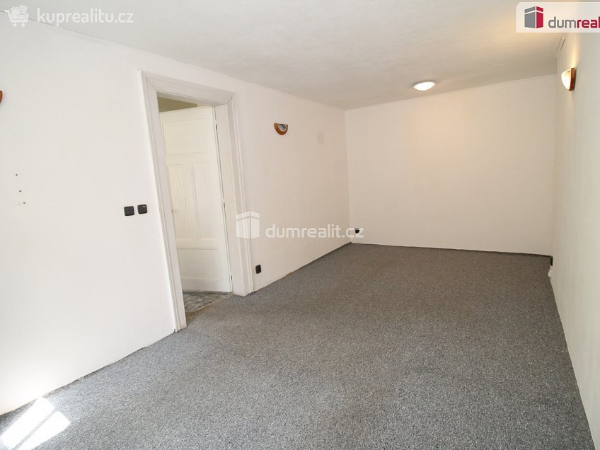 Pronájem  kanceláře 67 m^2 Hlavní třída, Mariánské Lázně 