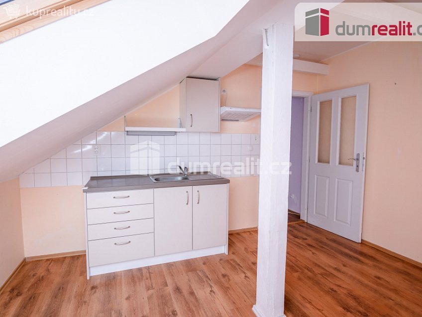 Pronájem bytu 1+1 53 m^2 Husova, Kolín 