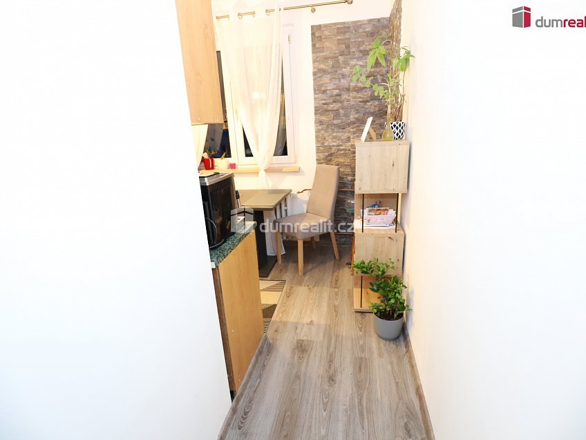 Prodej bytu 2+1 57 m^2 Sídliště, Hroznětín 