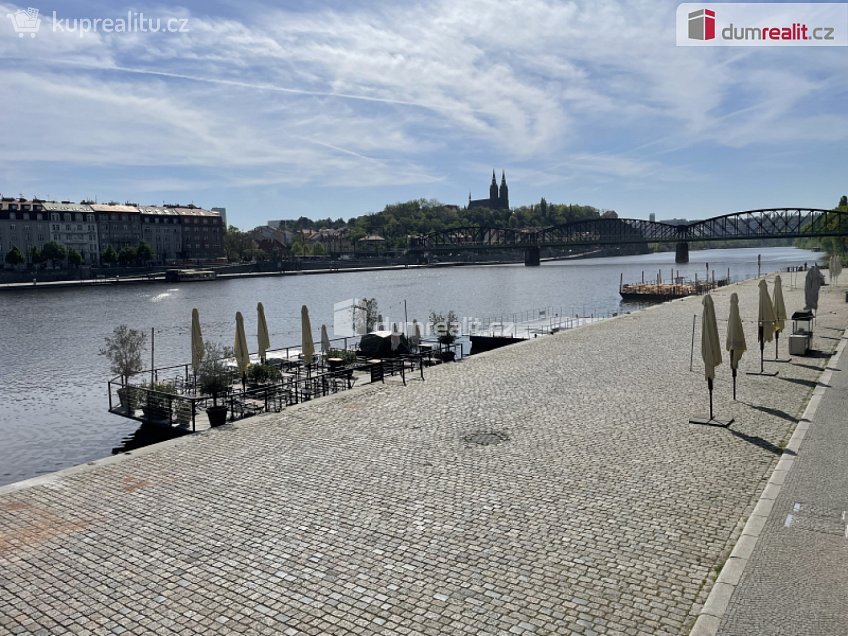 Pronájem bytu 1+1 35 m^2 Na Valentince, Praha 5 