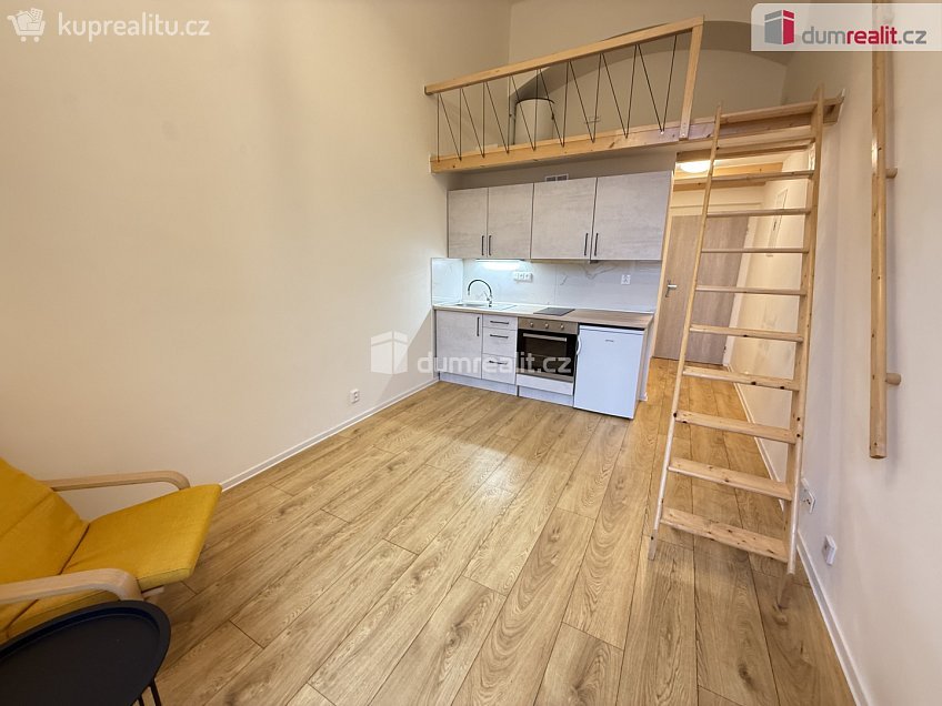 Pronájem bytu 1+1 35 m^2 Na Valentince, Praha 5 