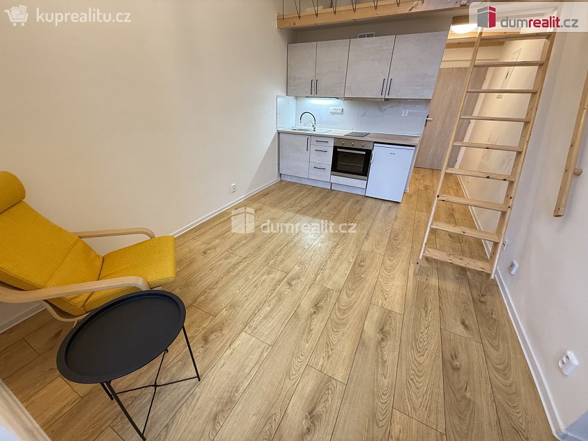 Pronájem bytu 1+1 35 m^2 Na Valentince, Praha 5 