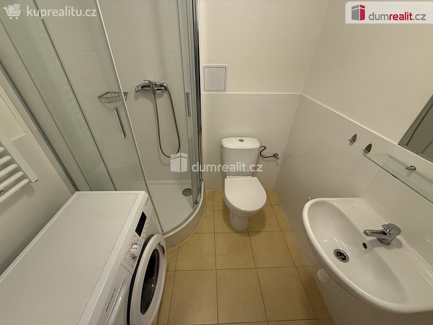 Pronájem bytu 1+1 35 m^2 Na Valentince, Praha 5 