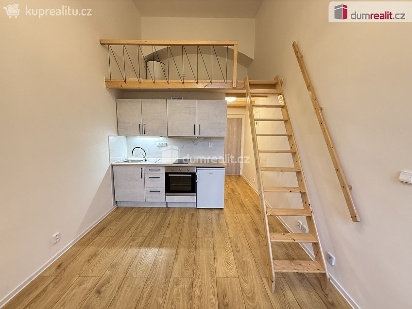 Pronájem bytu 1+1 35 m^2 Na Valentince, Praha 5 