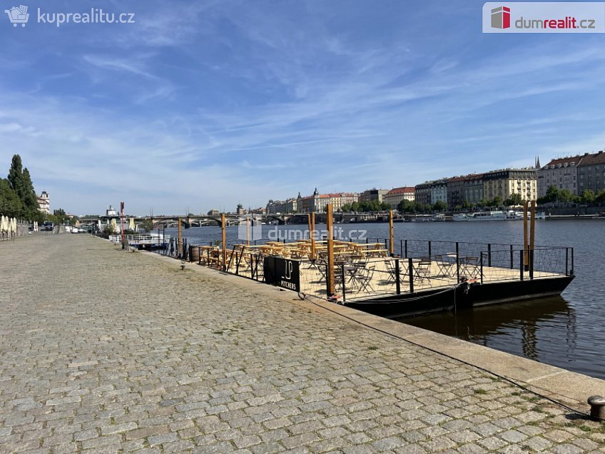 Pronájem bytu 1+1 35 m^2 Na Valentince, Praha 5 