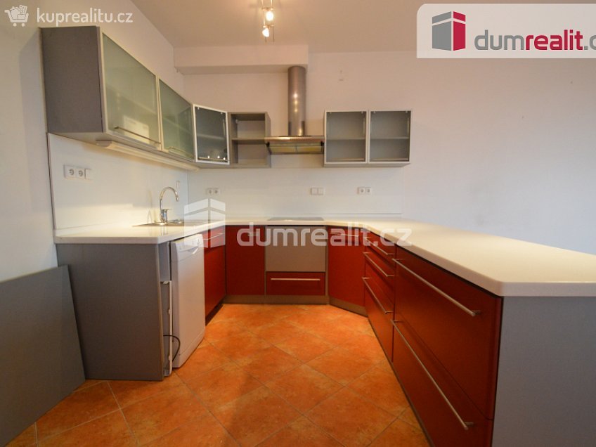 Pronájem bytu 2+kk 68 m^2 Otradovická, Praha 12 