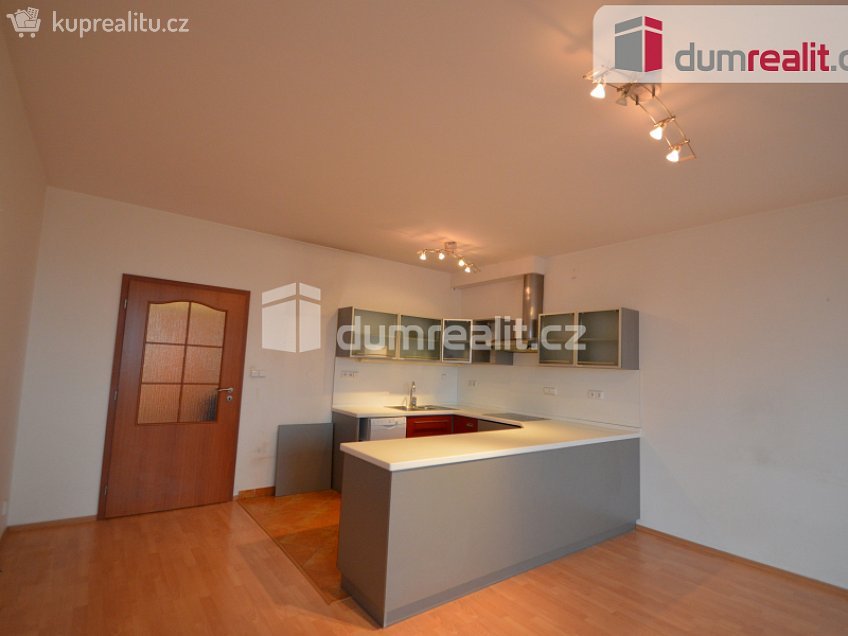 Pronájem bytu 2+kk 68 m^2 Otradovická, Praha 12 