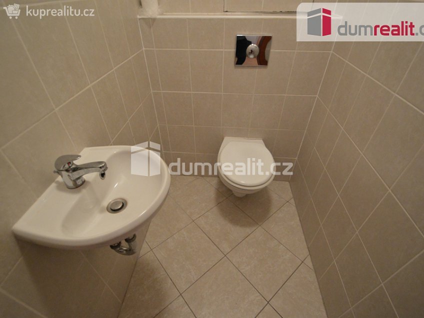 Pronájem bytu 2+kk 68 m^2 Otradovická, Praha 12 