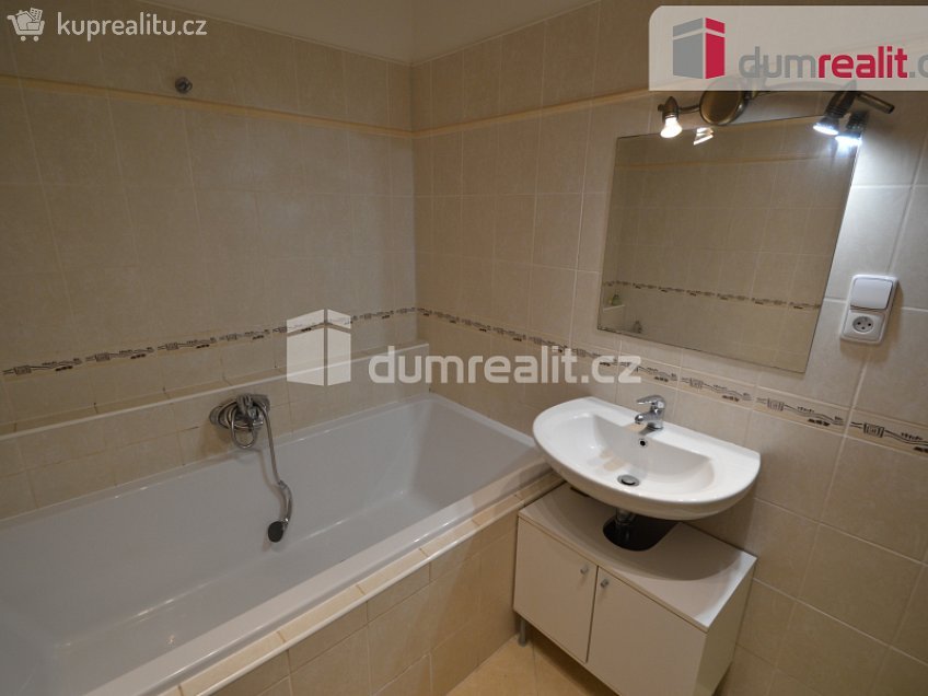 Pronájem bytu 2+kk 68 m^2 Otradovická, Praha 12 