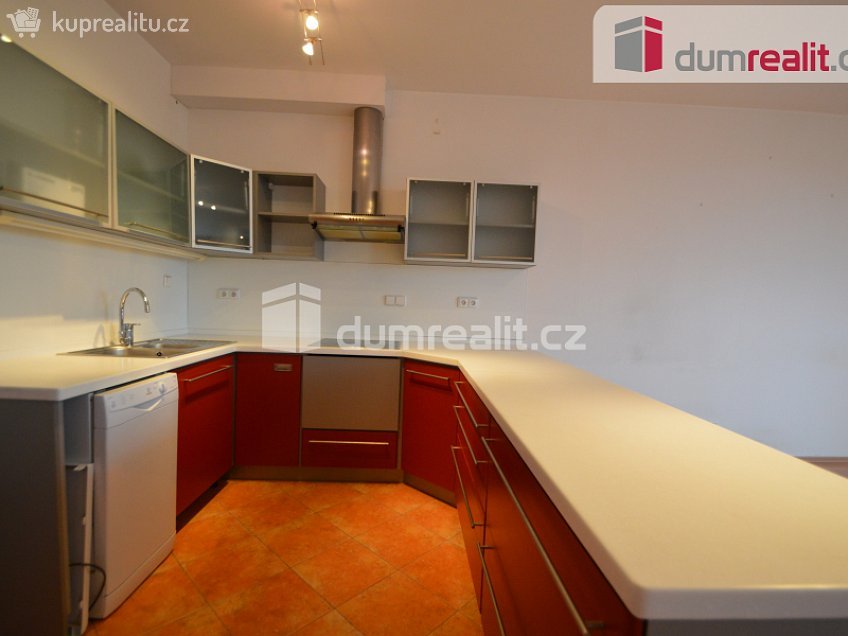 Pronájem bytu 2+kk 68 m^2 Otradovická, Praha 12 