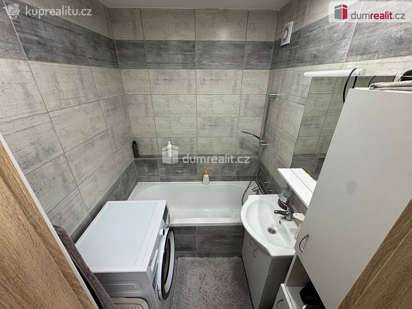 Pronájem bytu 2+1 62 m^2 Kamenická, Děčín 