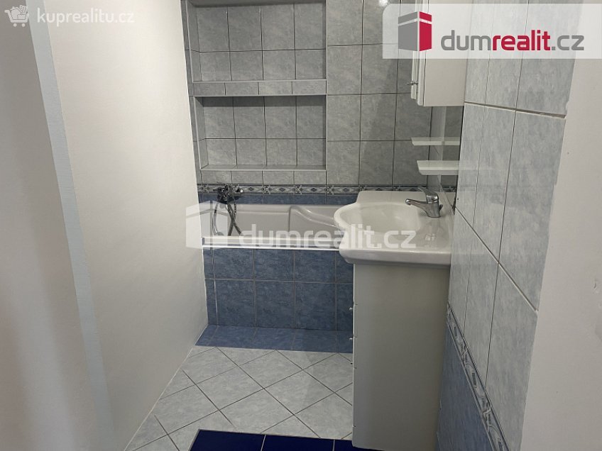 Pronájem bytu 1+1 28 m^2 Školní, Břeclav 