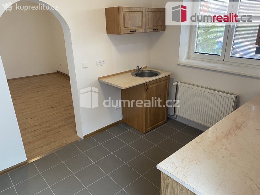 Pronájem bytu 1+1 28 m^2 Školní, Břeclav 