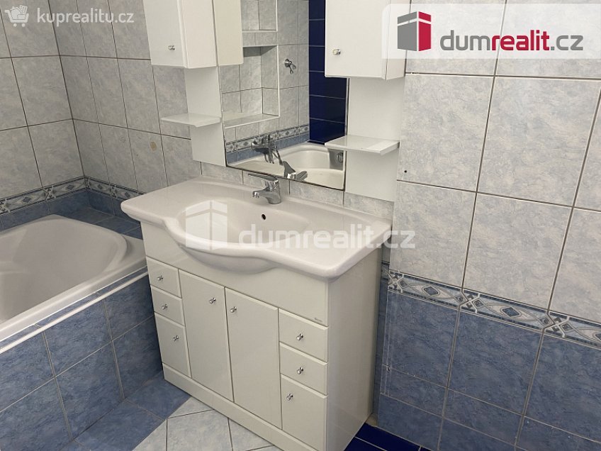 Pronájem bytu 1+1 28 m^2 Školní, Břeclav 