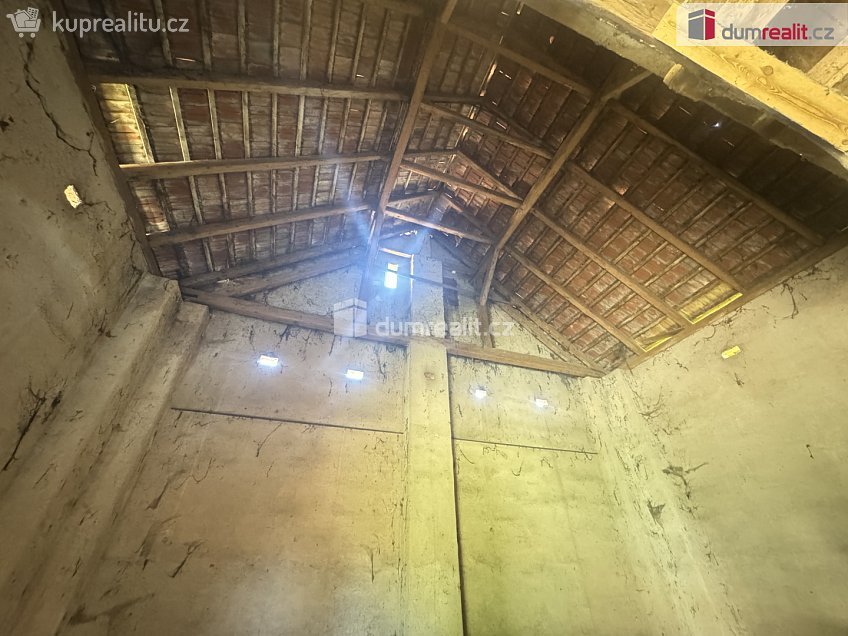 Prodej  skladu 975 m^2 Pnětluky, Pnětluky 
