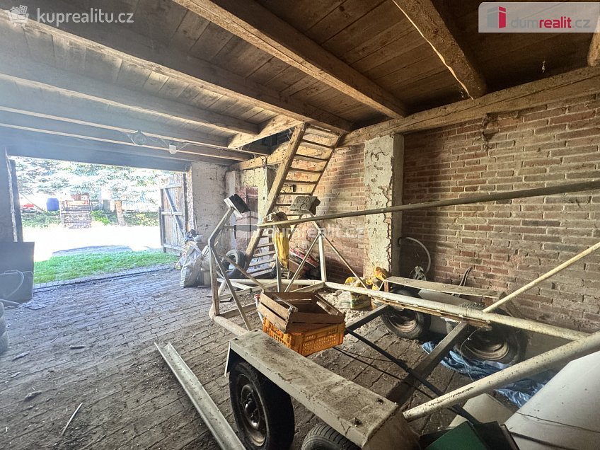 Prodej  skladu 975 m^2 Pnětluky, Pnětluky 