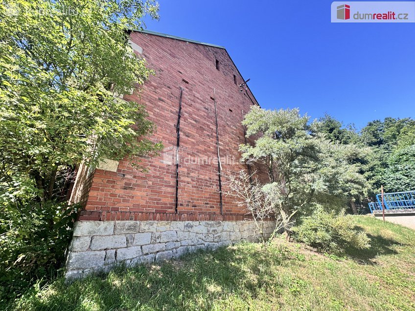 Prodej  skladu 975 m^2 Pnětluky, Pnětluky 