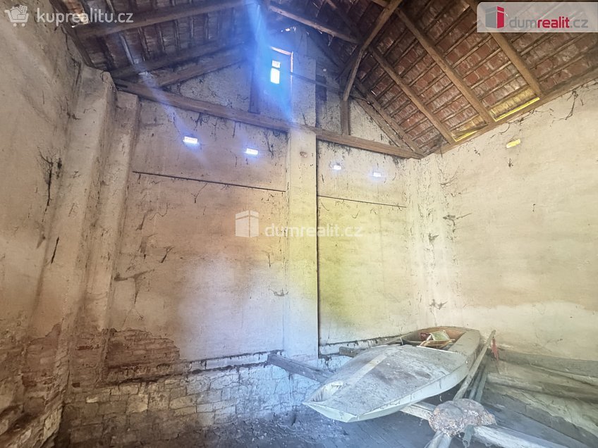 Prodej  skladu 975 m^2 Pnětluky, Pnětluky 