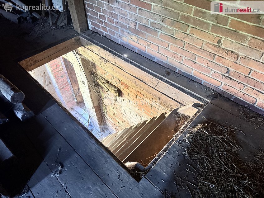 Prodej  skladu 975 m^2 Pnětluky, Pnětluky 