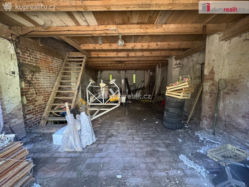 Prodej  skladu 975 m^2 Pnětluky, Pnětluky 