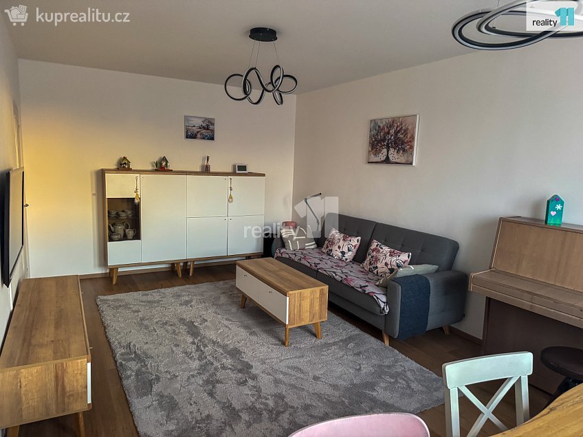 Prodej bytu 3+1 78 m^2 17. listopadu, Dobřany 