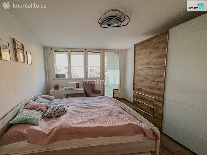 Prodej bytu 3+1 78 m^2 17. listopadu, Dobřany 