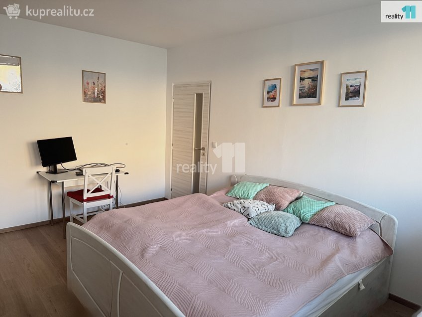 Prodej bytu 3+1 78 m^2 17. listopadu, Dobřany 